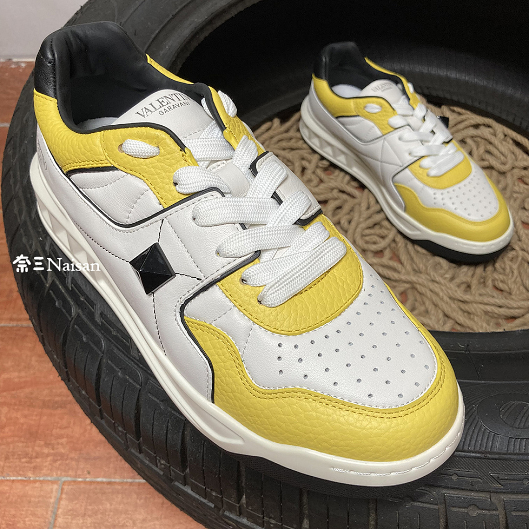 On Running ONE STUD LOW-TOP