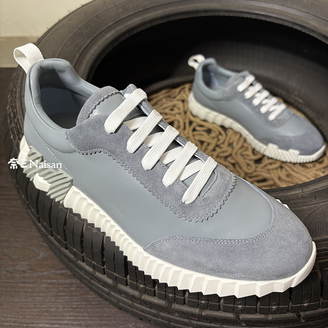▶ Bouncing Sneaker, photo 1