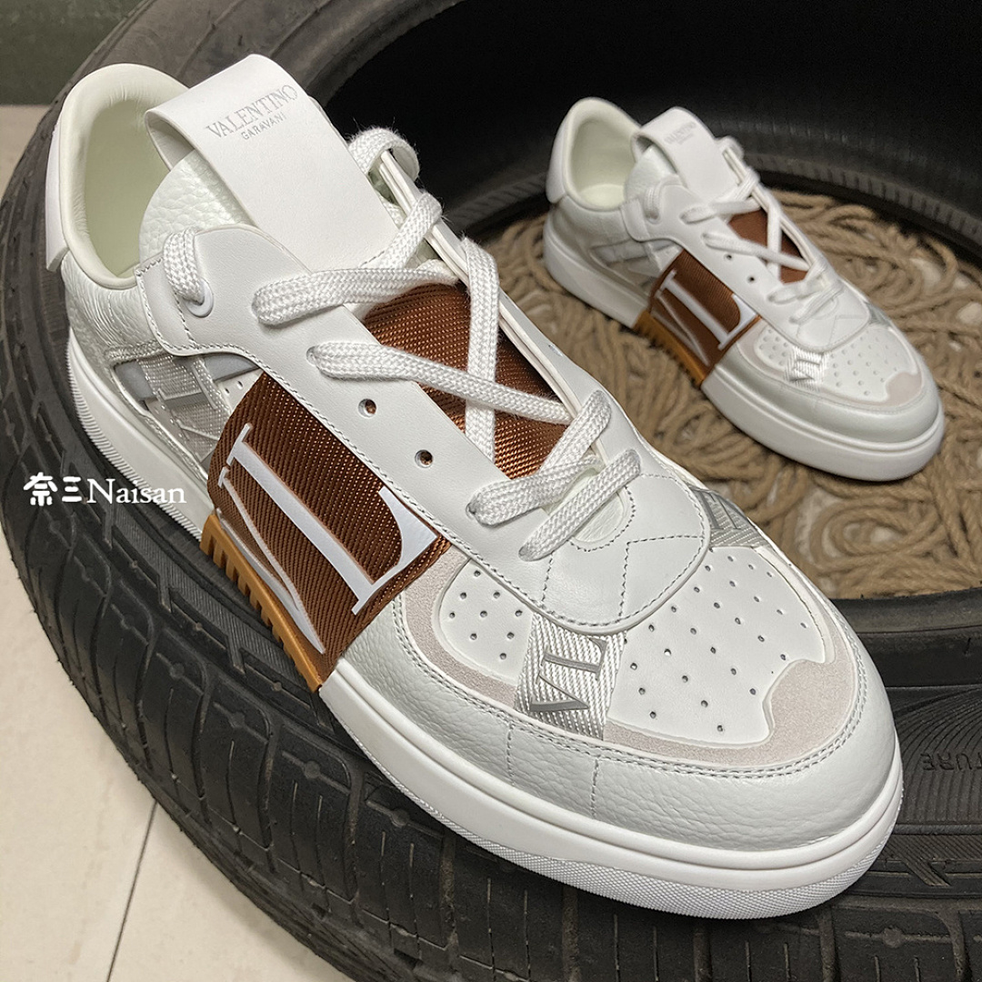 ▶ VL7N SNEAKER