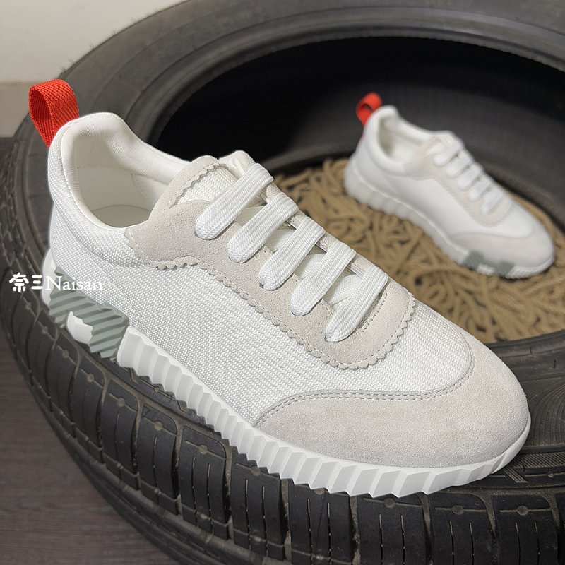 ▶ Bouncing Sneaker, photo 1