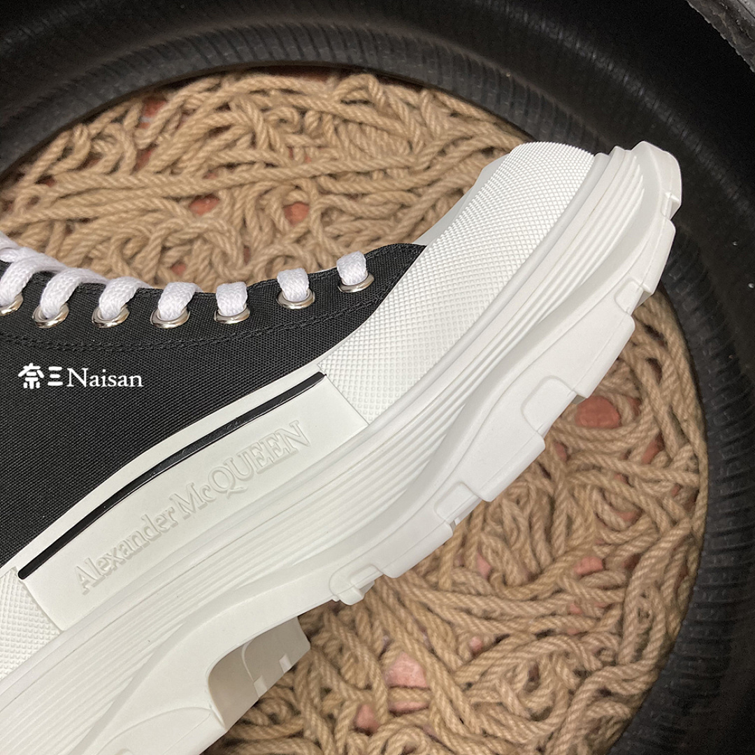 ▶ Alexander McQueen TREAD SLICK LACE UP Sneaker - Image 12