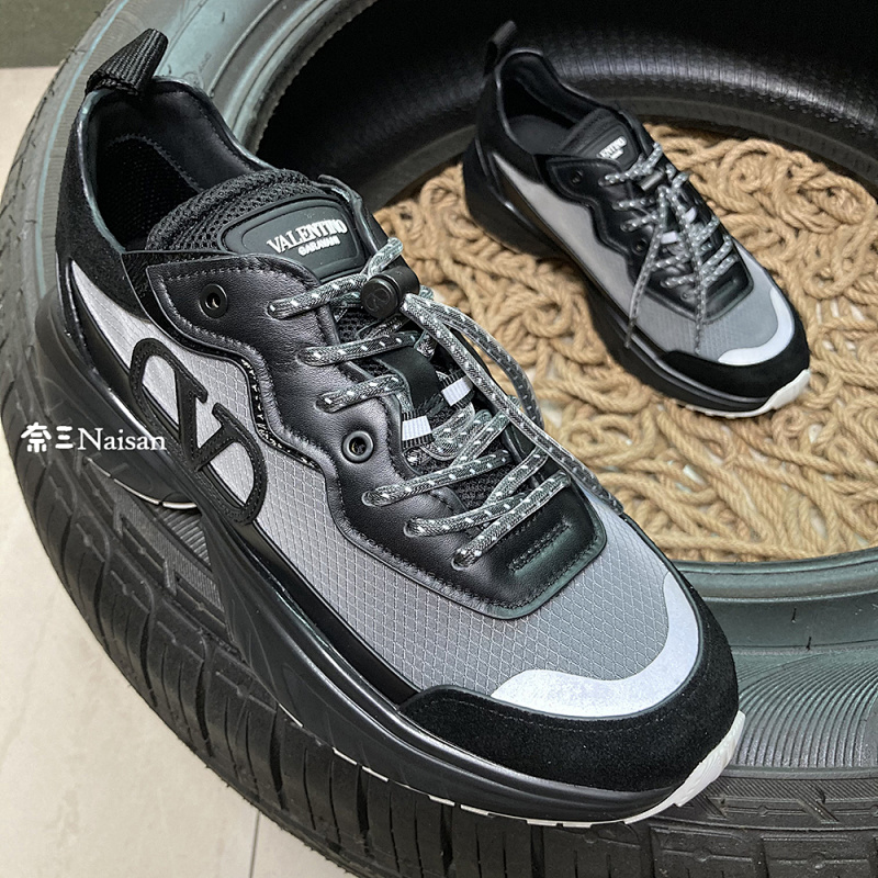 ▶ VT Sneakers, photo 1