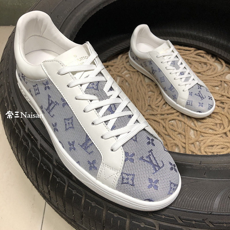 ▶ LUXEMBOURG Sneakers, photo 1