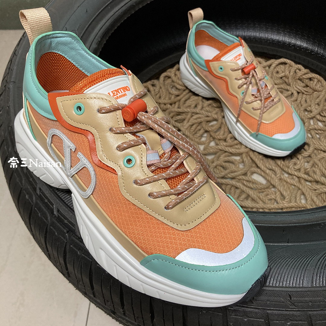 ▶ VT Sneakers, photo 1