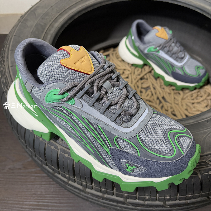 ▶ Summit Trainers, photo 1