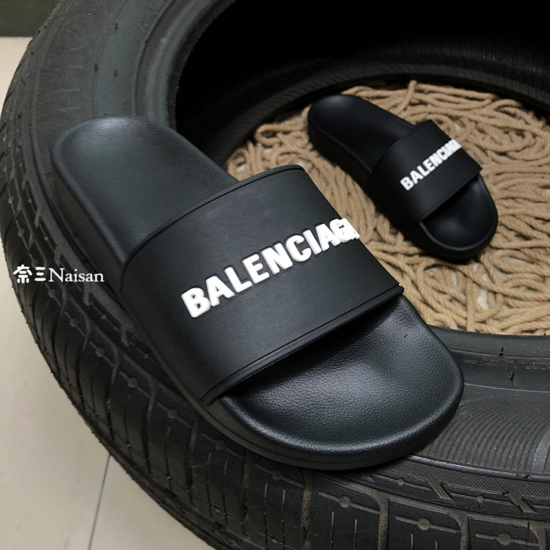 ▶ Slide With White 3D Logo, photo 1