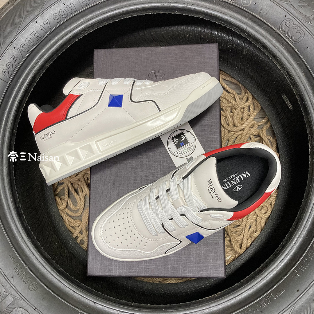 On Running ONE STUD LOW-TOP - Image 2