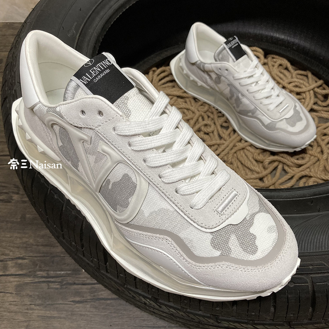 ▶ Valentino Sneakers