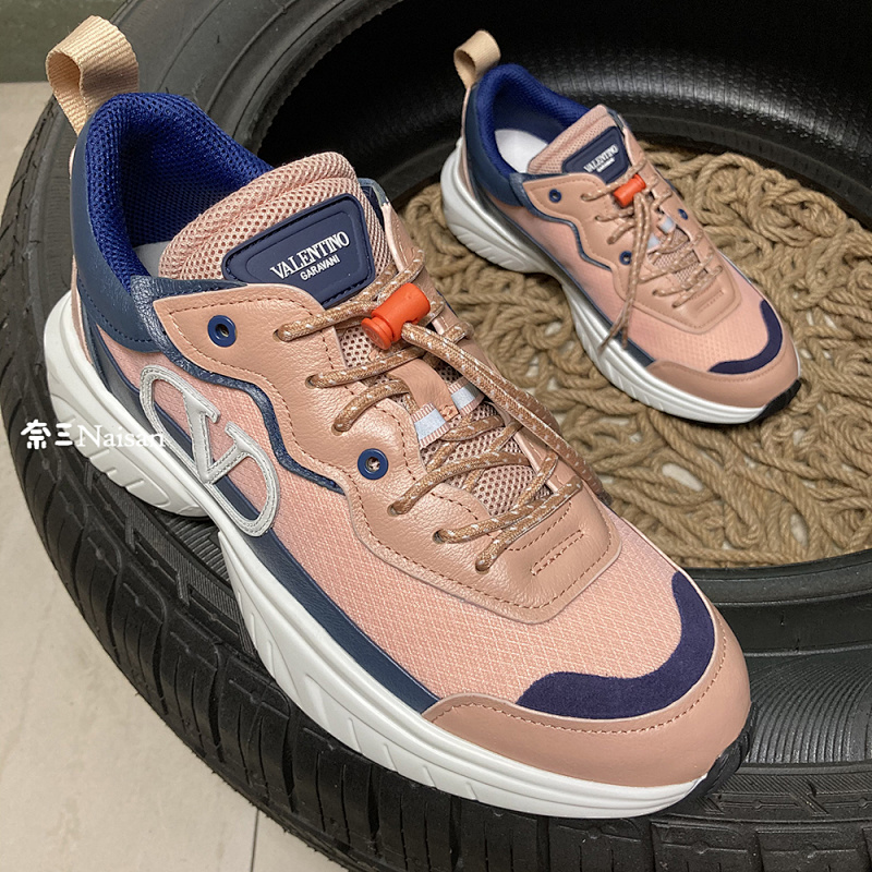 ▶ VT Sneakers