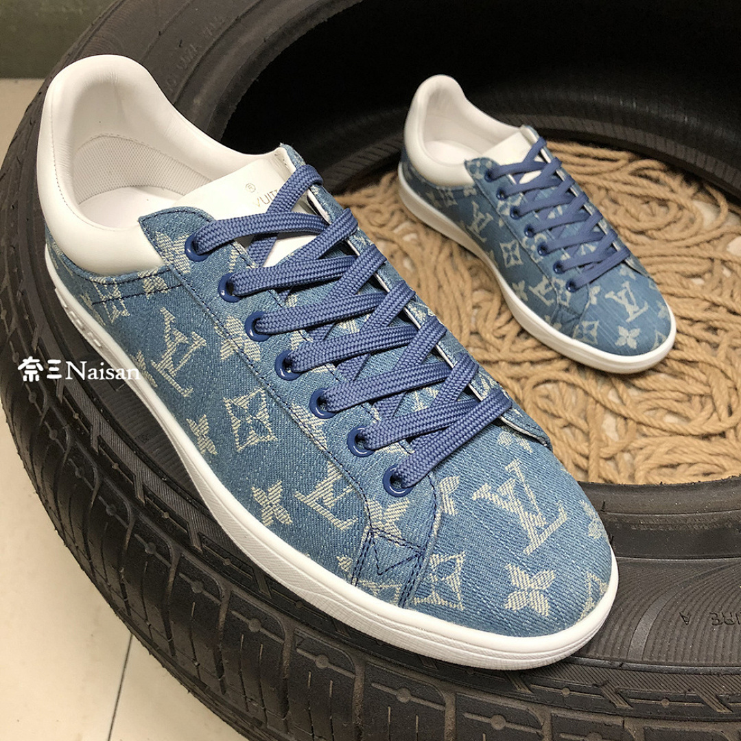 ▶ LUXEMBOURG Sneakers, photo 1