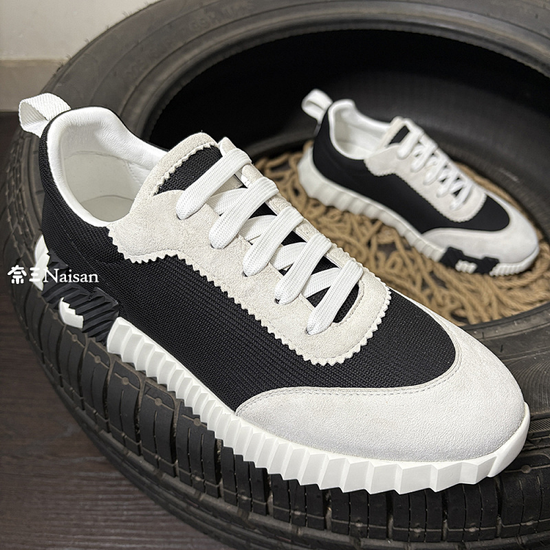 ▶ Bouncing Sneaker, photo 1