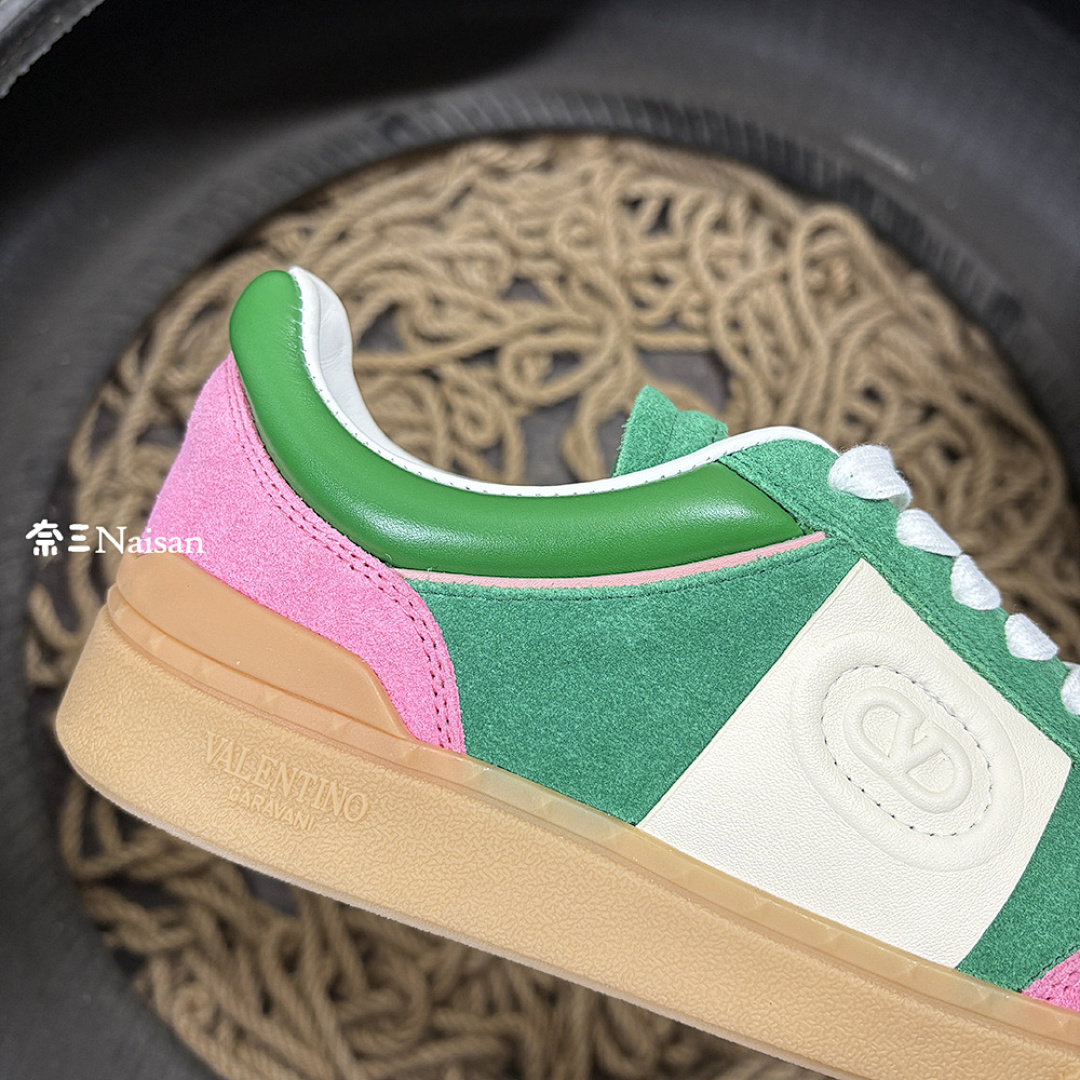 ▶ UPVILLAGE LOW - Image 13