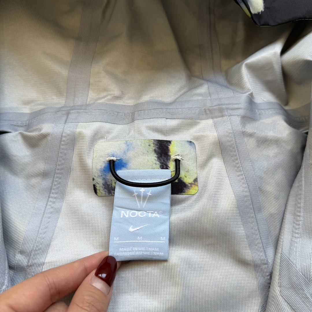Nike jacket - Image 17