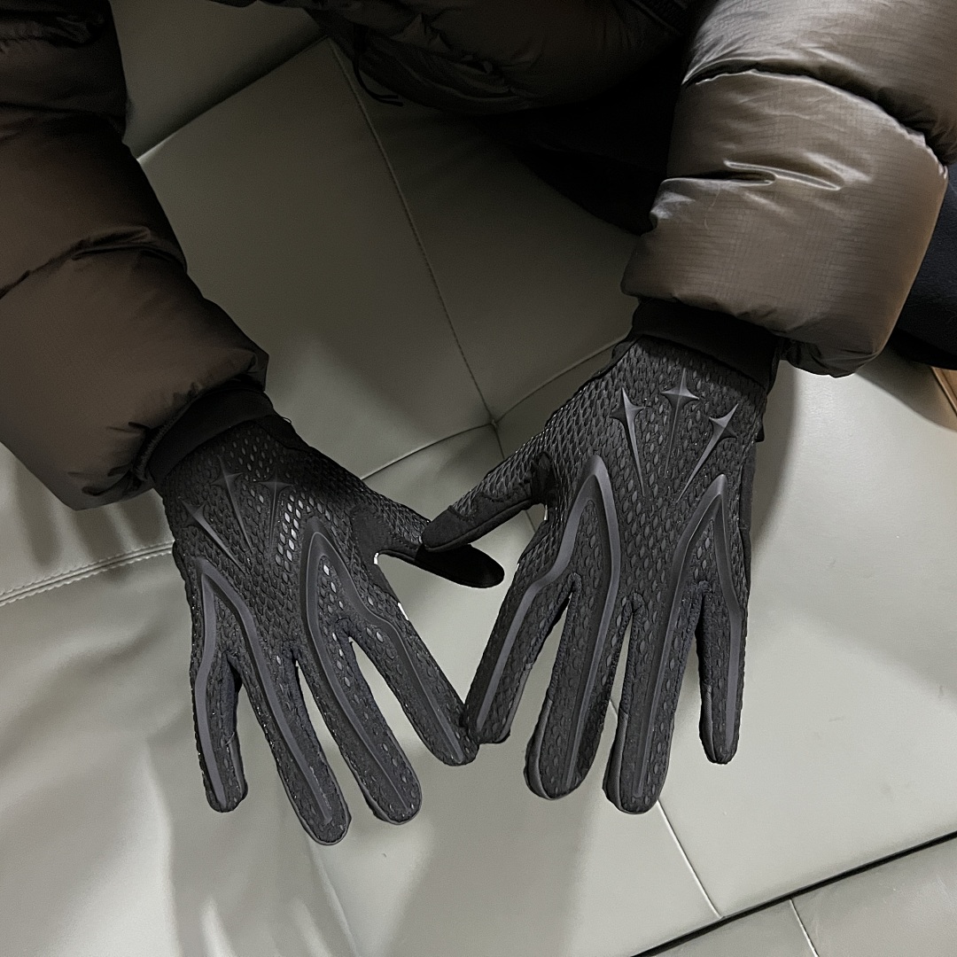Nike Gloves - Image 19