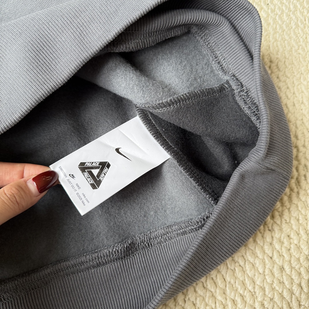 Pa Crew Neck Sweatshirt - Image 18