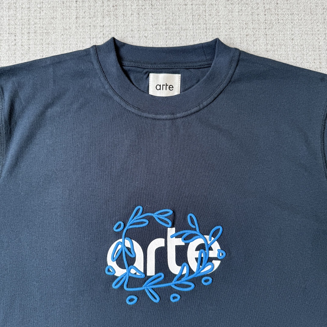 Arte Antwerp flower Tee - Image 6