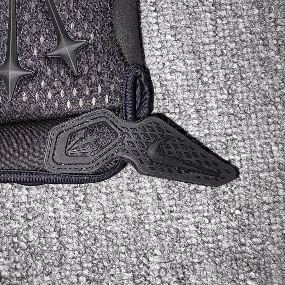 Nike Gloves - Image 6
