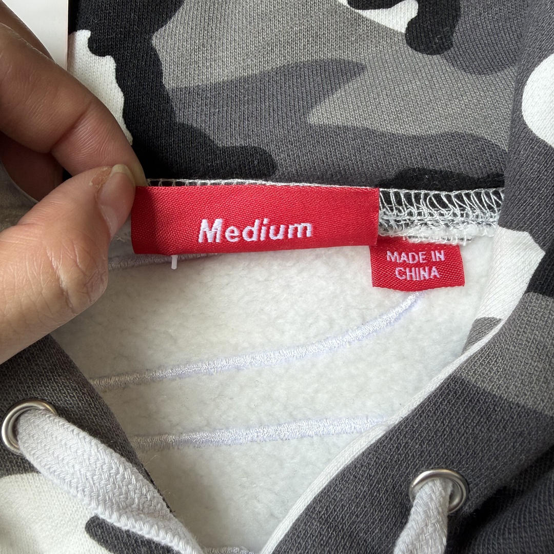 Supreme hoodie - Image 4
