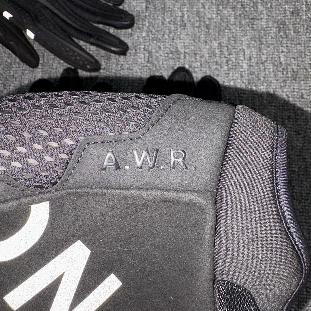 Nike Gloves - Image 8