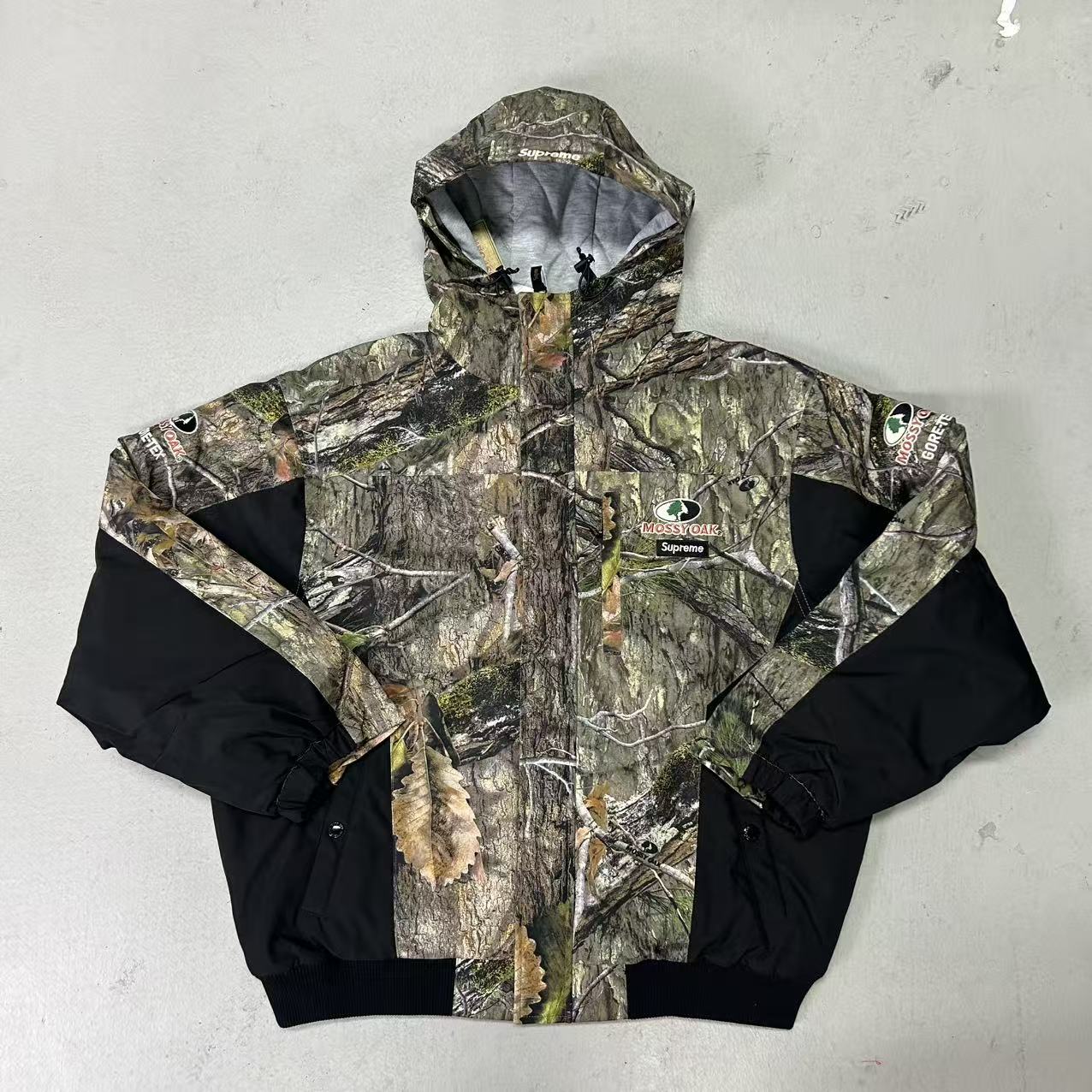 Supreme GORE‑TEX Mossy Oak Jacket - Image 2