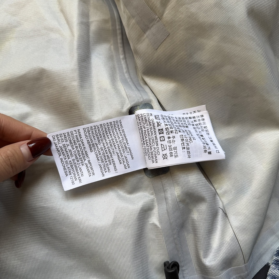 Nike jacket - Image 7