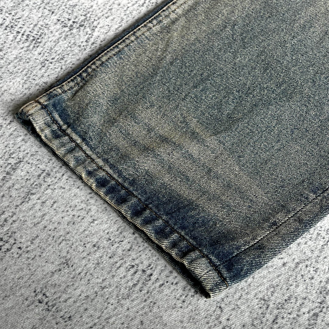 Carhartt Distressed Vintage Washed Blue Jeans - Image 17