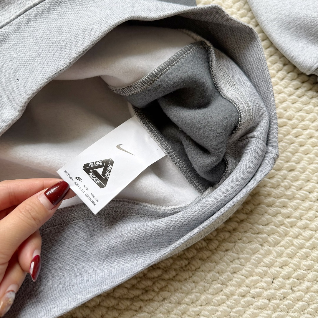Pa Crew Neck Sweatshirt - Image 10