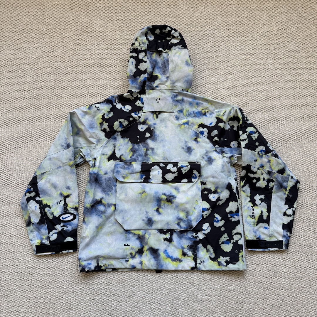 Nike jacket - Image 2