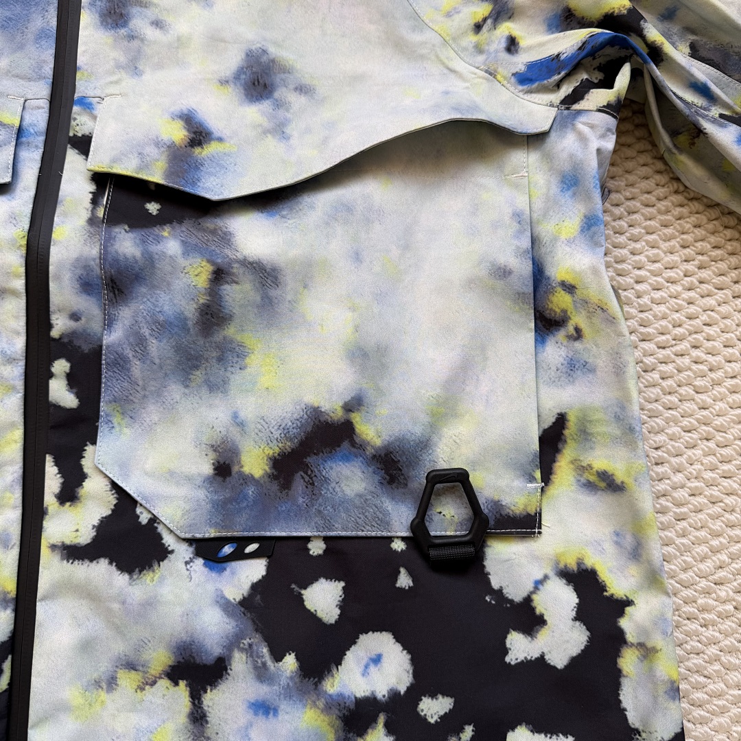 Nike jacket - Image 3