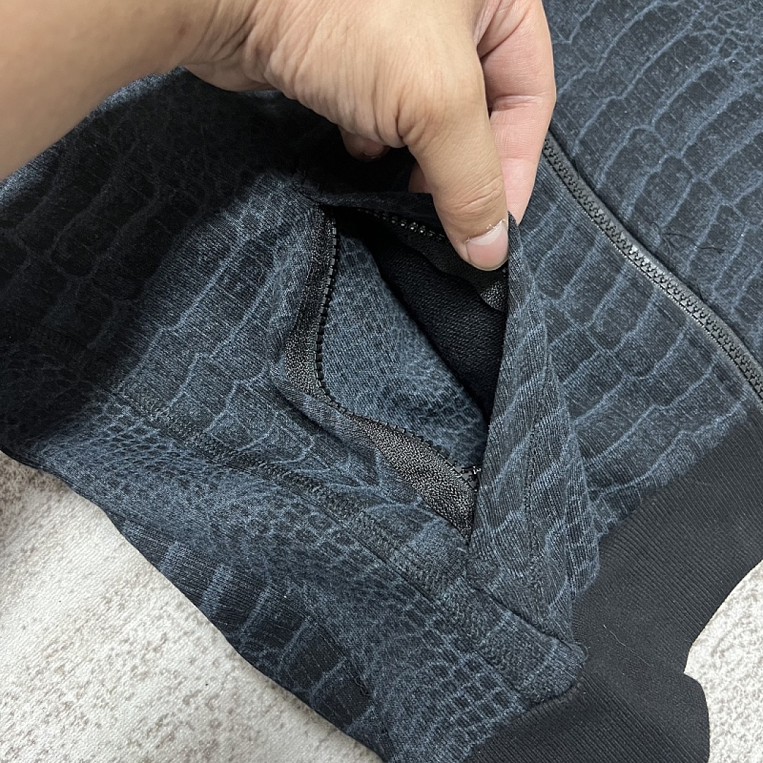 Kroen Croclock Hoodie (Black) - Image 28