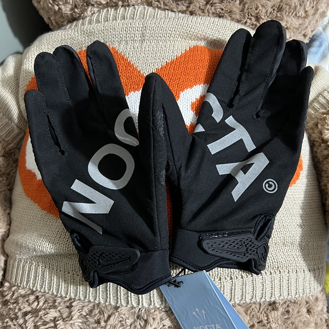 Nike Gloves - Image 23