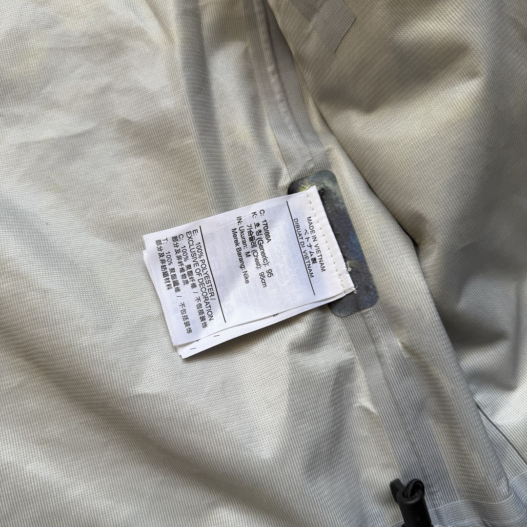 Nike jacket - Image 12