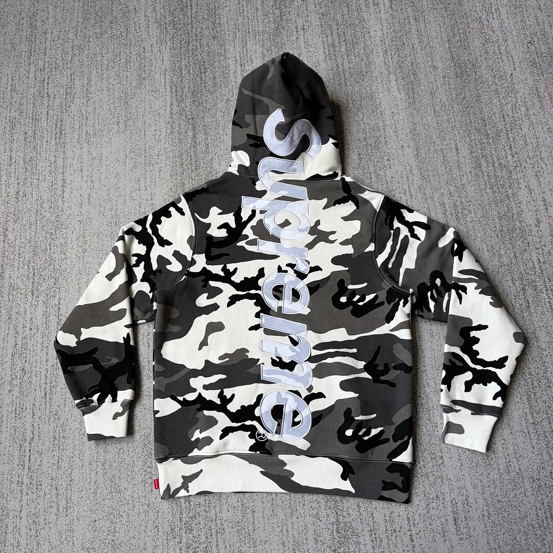 Supreme hoodie - Image 3