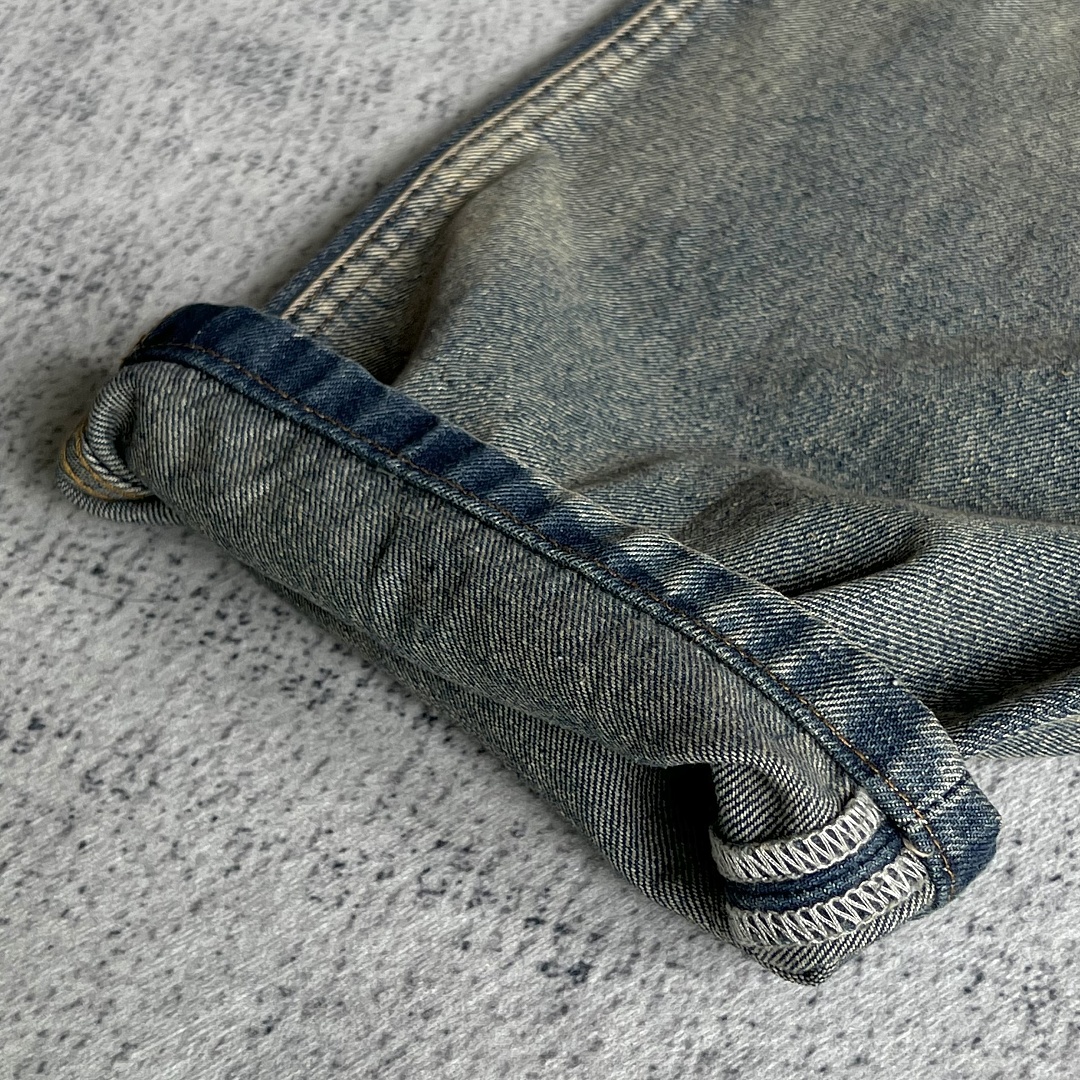 Carhartt Distressed Vintage Washed Blue Jeans - Image 16