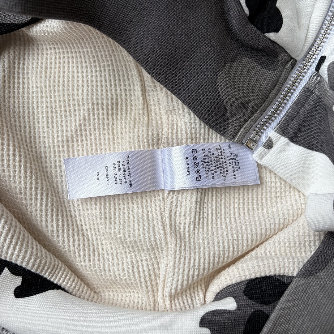 Supreme Zipper Sweatshirt - Image 10