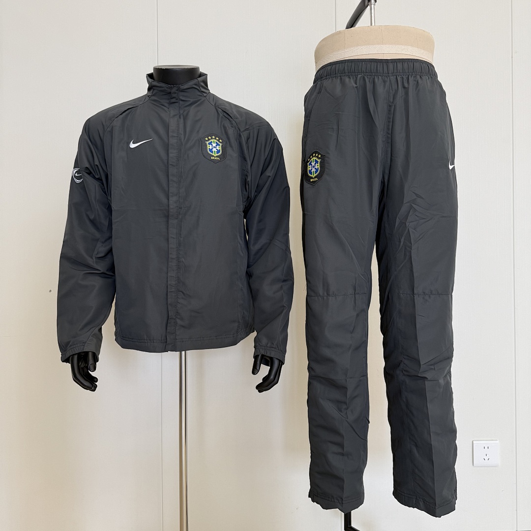 Nike Tracksuit - Image 4