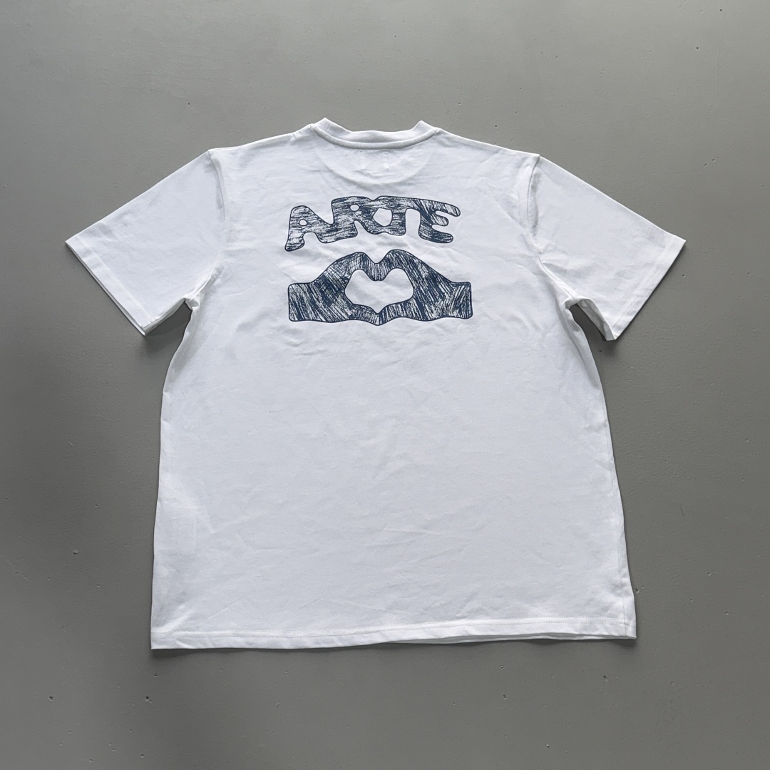 Arte Antwerp Diels Scribble Heart-Hands T-Shirt - Image 5