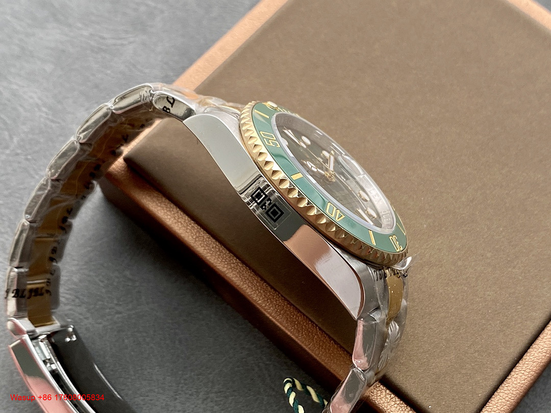Other Rolex Submariner Two Tone Green Dial - Image 4