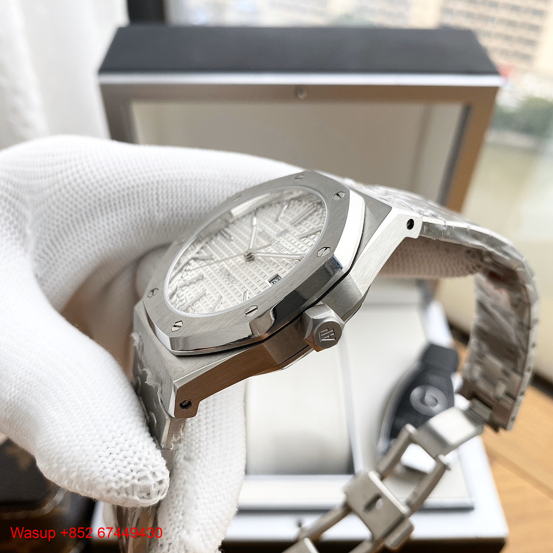 Other Audemars Piguet Royal Oak 15400 DLC Version Black Dial - Image 4
