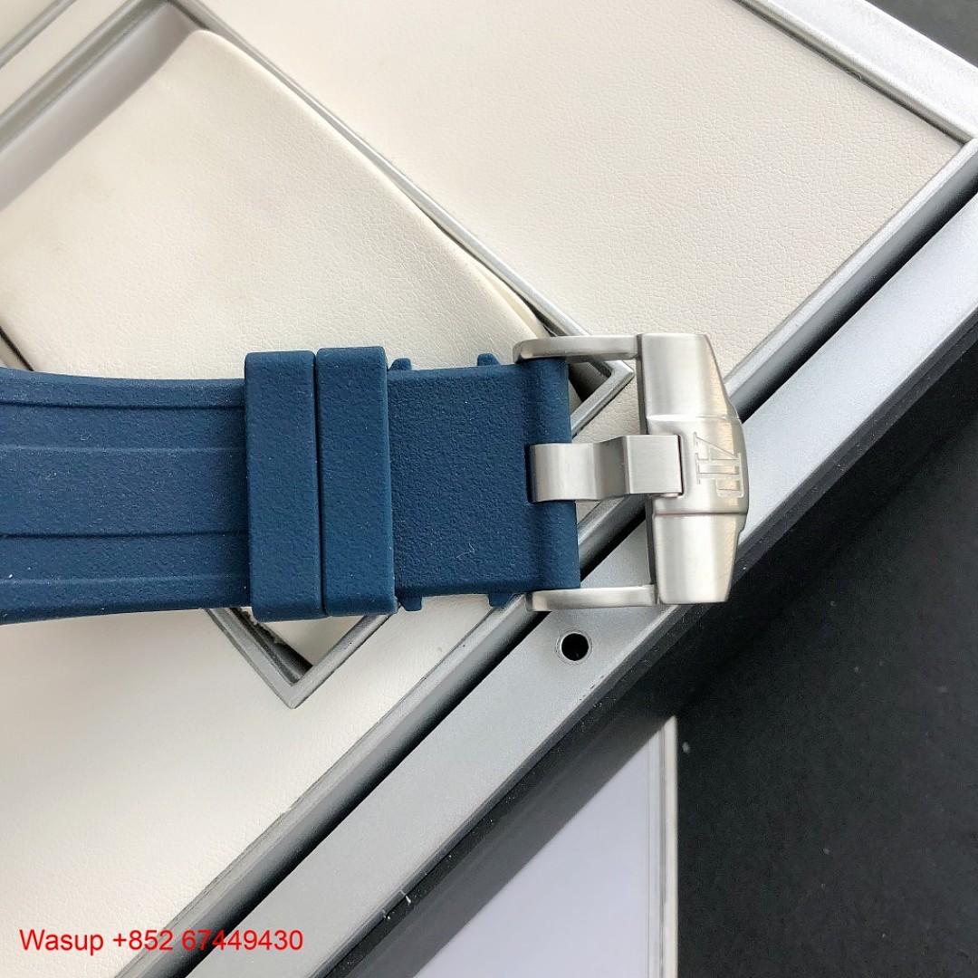 Other Audemars Piguet Royal Oak Offshore 15720ST Stainless Steel Blue Dial - Image 2