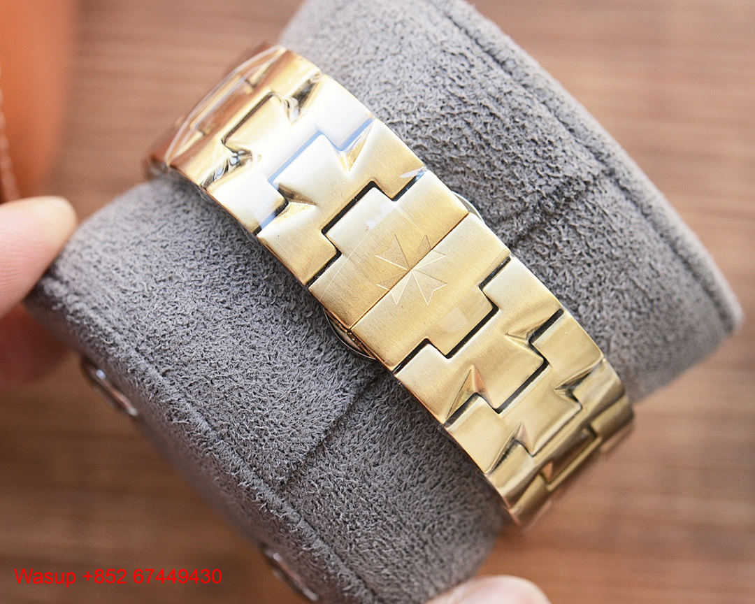 On Running Vacheron Constantin Overseas 47040 Rose Gold White Dial - Image 3