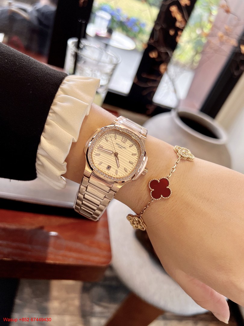 Other Patek Philippe Nautilus 7118 Rose (Gold) - Image 2