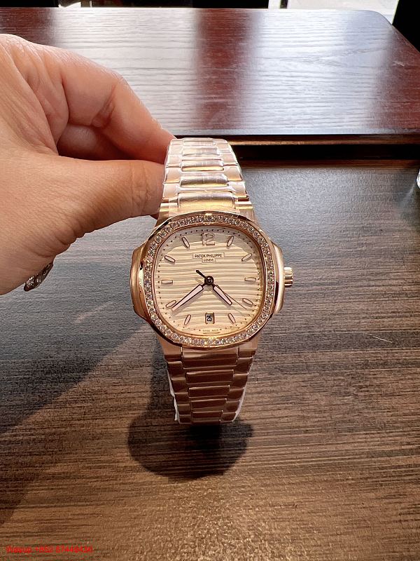 Patek Philippe Nautilus 7118 Rose Gold White Dial, photo 1