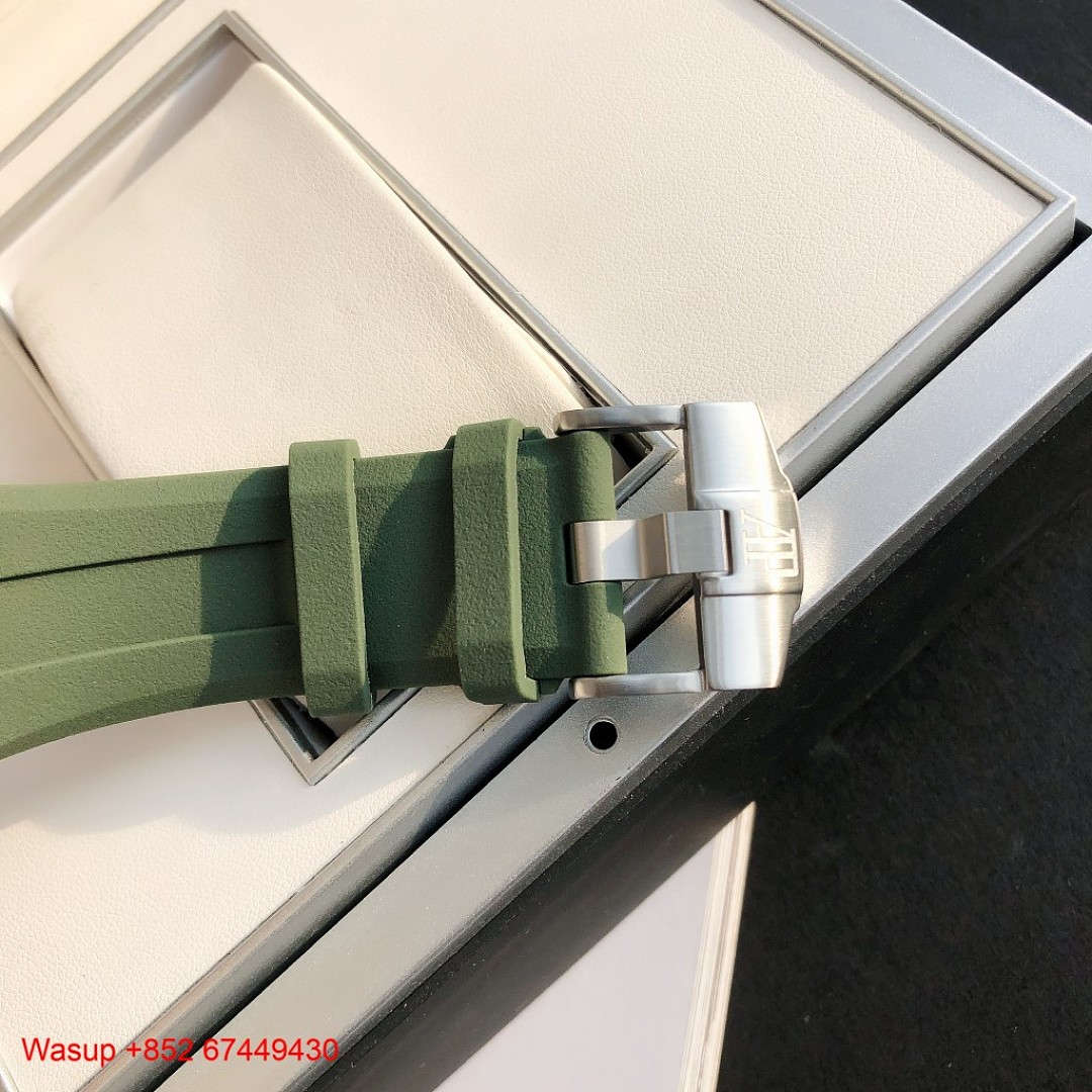Other Audemars Piguet Royal Oak Offshore 15720ST Green Dial - Image 2