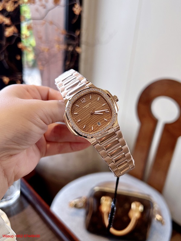 Other Patek Philippe Nautilus 7118 Rose Gold Diamond Bezel, photo 1