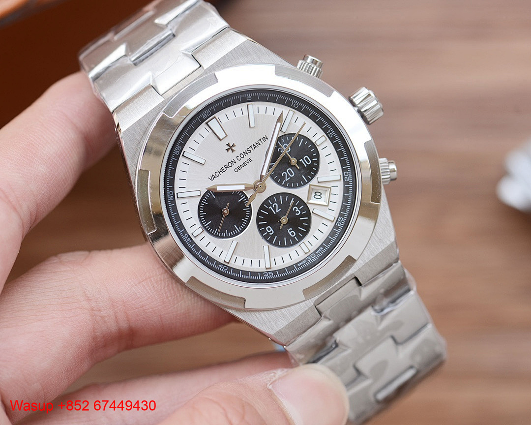 On Running Vacheron Constantin Overseas Chronograph 5500V Stainless Steel White Dial