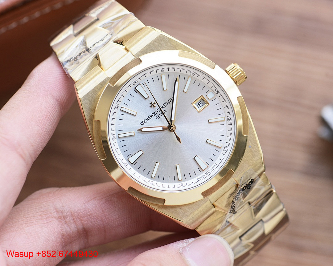 On Running Vacheron Constantin Overseas 4500V Gold White Dial