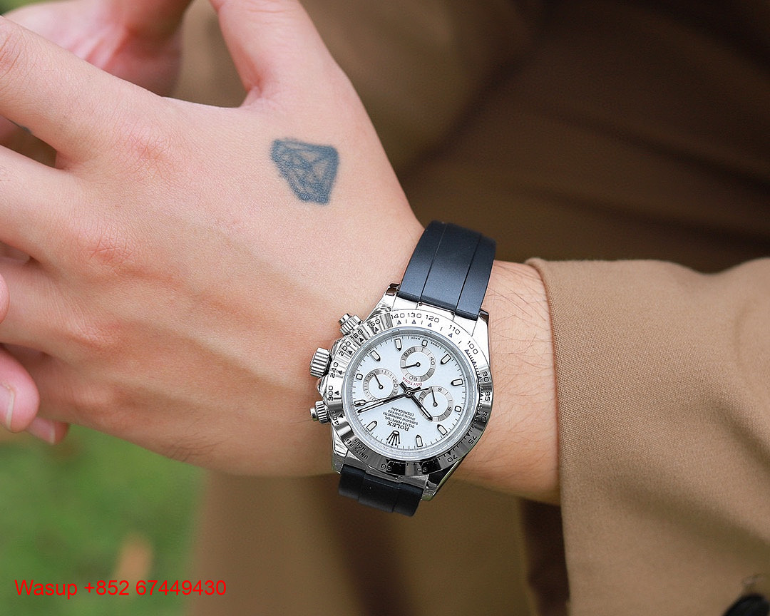 On Running Rolex Cosmograph Daytona 116520 Silver Dial - Image 9