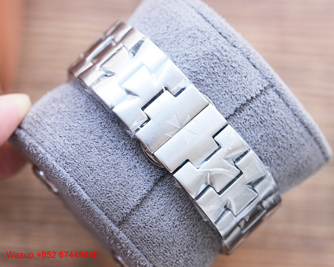 On Running Vacheron Constantin Overseas 4500V Stainless Steel Black Dial - Image 3