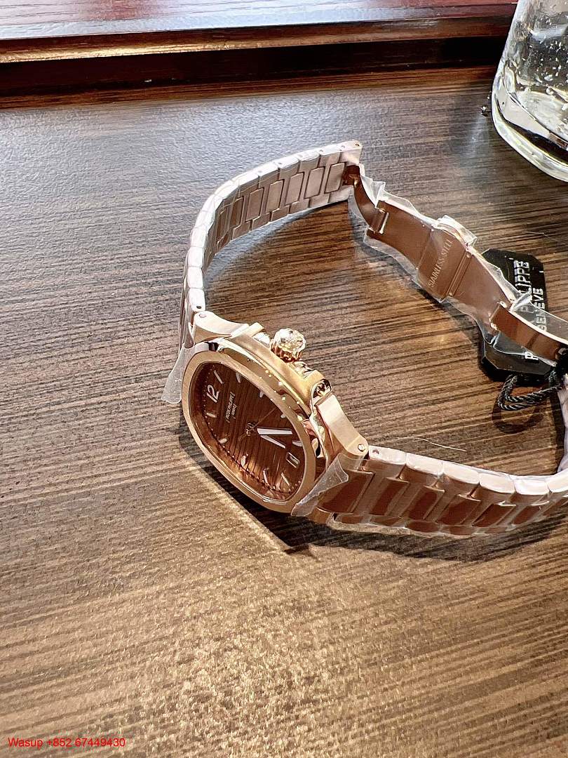 Other Patek Philippe Nautilus 7118 Rose Gold White Dial Diamond Bezel - Image 4